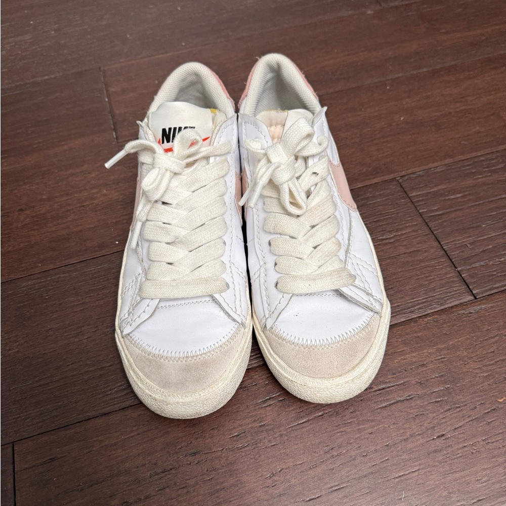 Nike Women's White and Light Pink Sneakers